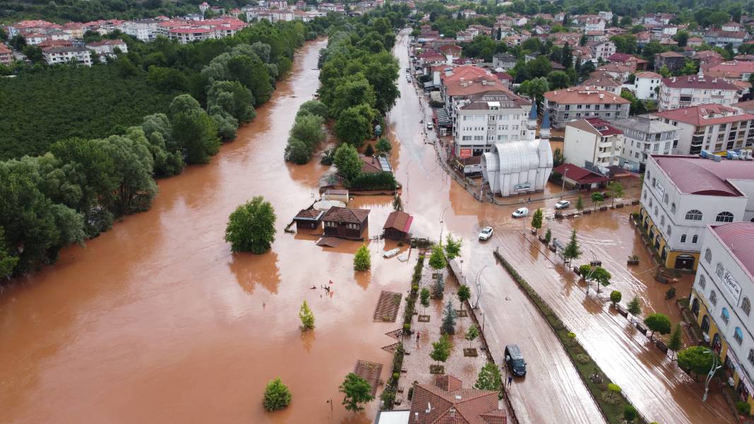 Bartın’daki sel felaketi havadan görüntülendi. Yardıma Mehmetçik koştu 36